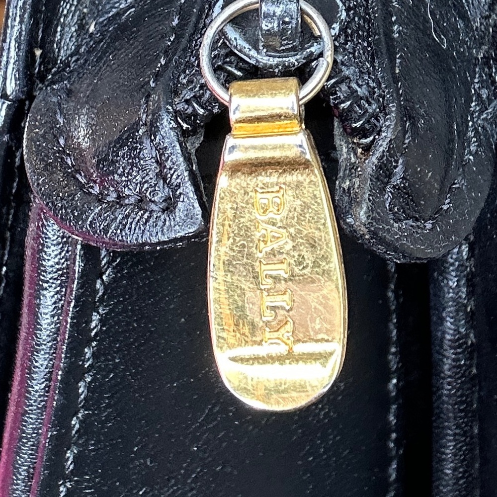 Vintage Bally Black Leather Curved Dome Crossbody Bag Made in Italy 1988-1994 - Picture 8 of 11